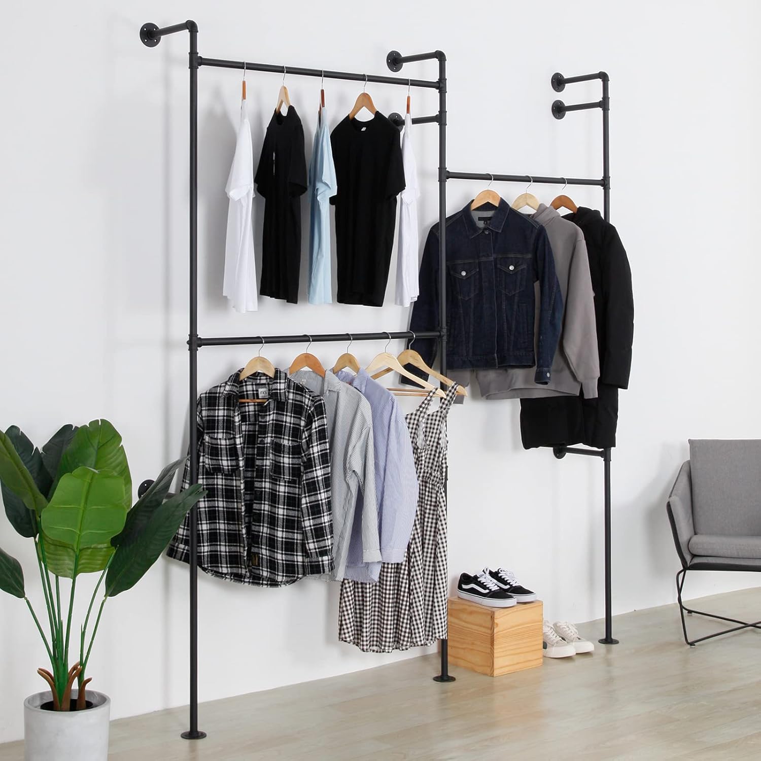 Wall Mounted Industrial Pipe Clothing Rack Garment Racks Pipeline Vintage Rolling Rack On Wall, Heavy Duty Rustic Gold Metal Garment Frame for Bedroom, Living room (Black)